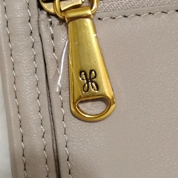 HOBO Quilted Trifold Medium Leather  Wallet in Taupe  EUC - Picture 8 of 8